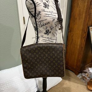 Authentic Louis Vuitton Messenger Bag